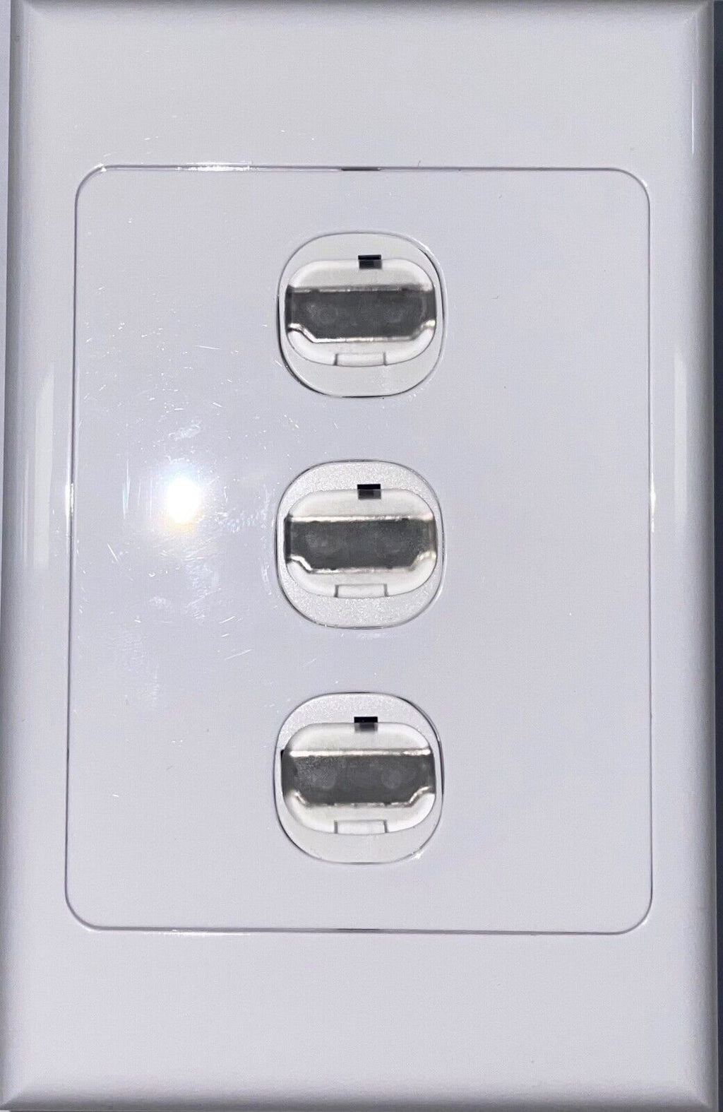 3 Gang Wall plate with HDMI inserts