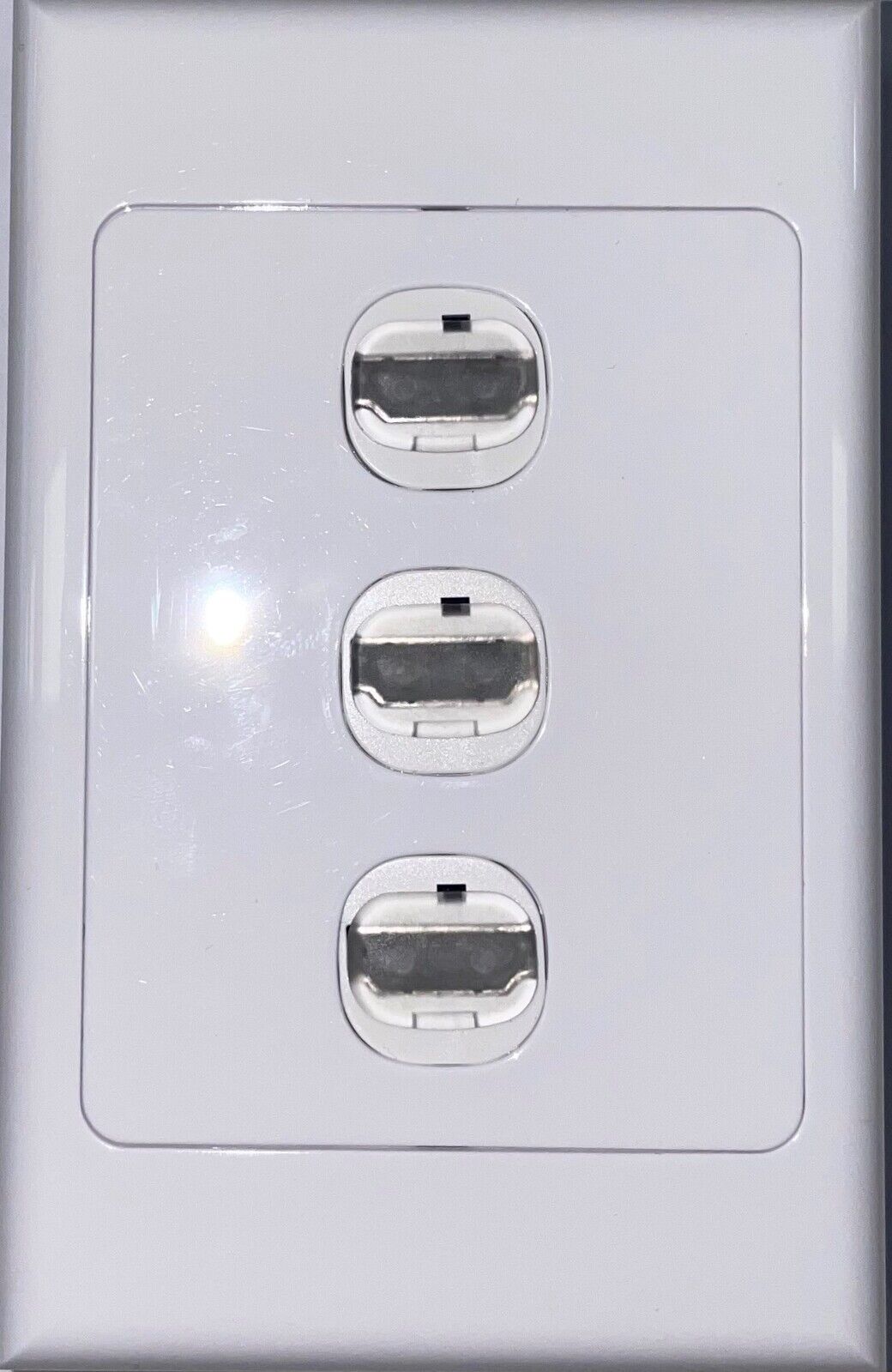3 Gang Wall plate with HDMI inserts